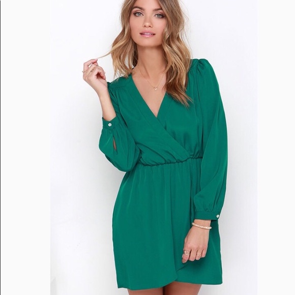 Honey Punch Dresses & Skirts - 🍸Honey Punch Olive Green Wrap Dress🍸